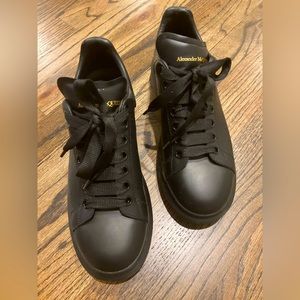 Alexander McQueen, Men's Oversized Sneaker, Black smooth calf leather, Size 40